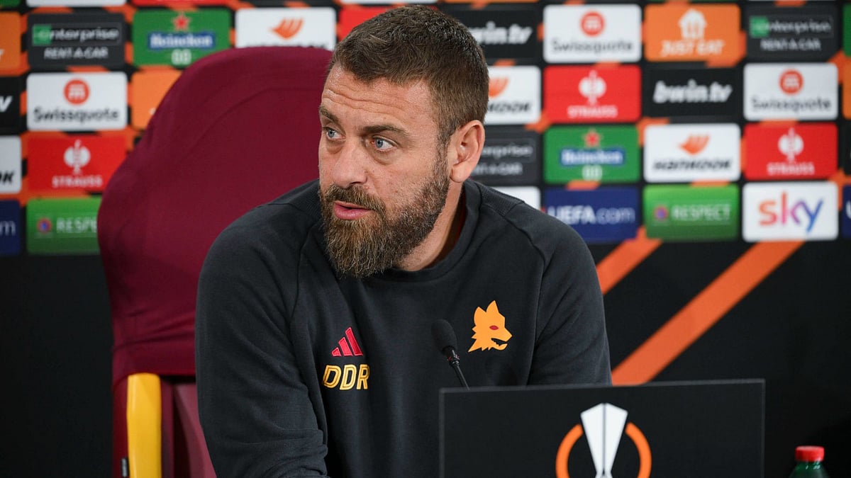 De Rossi has been praised by former team-mate Cafu. - null