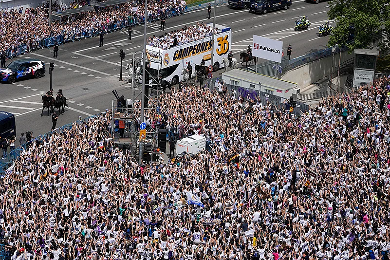 Real Madrid celebrate La Liga title_Photo_10