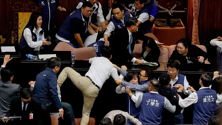 Violence Breaks Out In Chaotic Taiwanese Parliament | - X