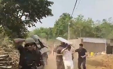 X/ @amitmalviya : BJP's  Jhargram candidate in Bengal beinng cased by protesters | 