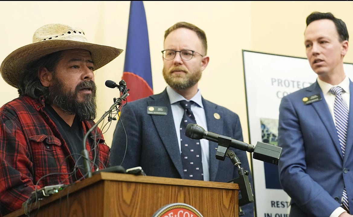 AP : Colorado lawmakers to pass funeral home regulations