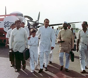X/@RahulGandhi
: Rahul Gandhi shared a childhood photograph of him with his father in which Rajiv Gandhi can be seen with his hand on Rahul's shoulders.