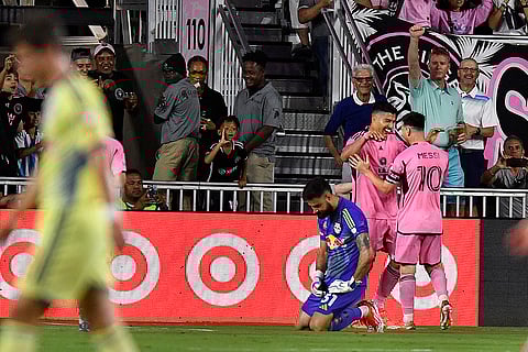 Luis Suárez with Lionel Messi