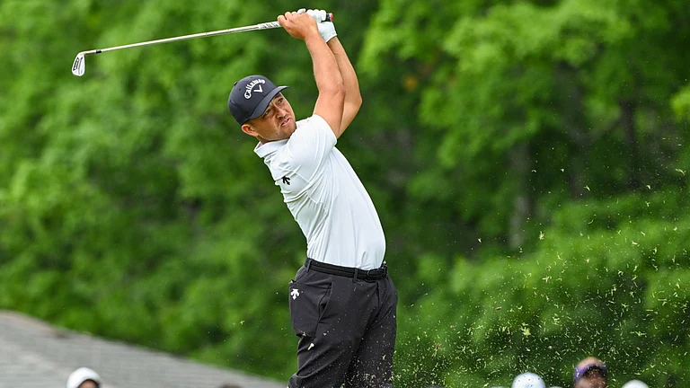 Xander Schauffele carded a historic 62 - null
