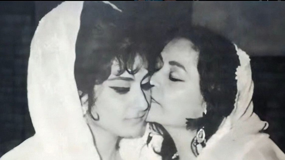Instagram : Saira Banu with her mom