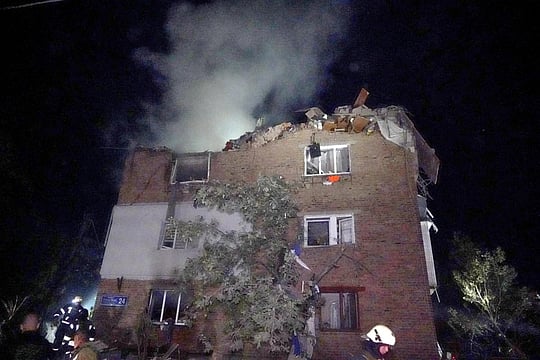 Russian Missiles Kill 4 People In Kharkiv After Biden OKs A Ukrainian Response Using US Weapons