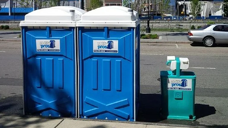 Porta potty - Pinterest