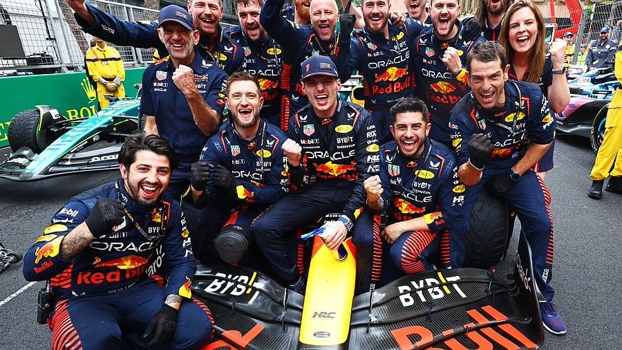 X | F1 : Team Red Bull celebrates Max Verstappen's victory at the 2023 Monaco Grand Prix. 