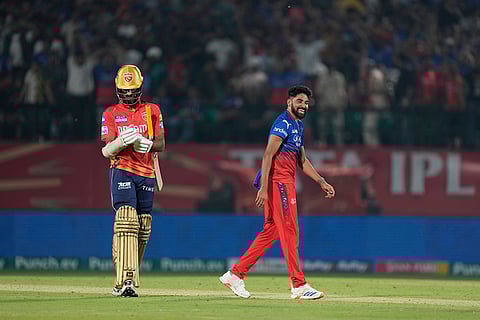 Mohammed Siraj celebrates Arshdeep Singh's wicket