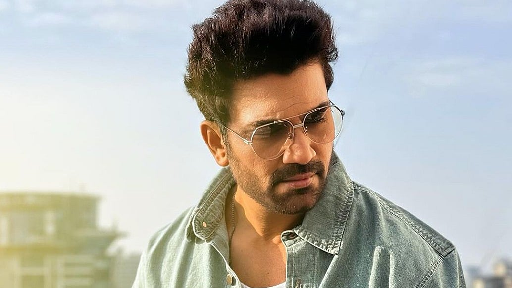 Instagram : Sharad Kelkar