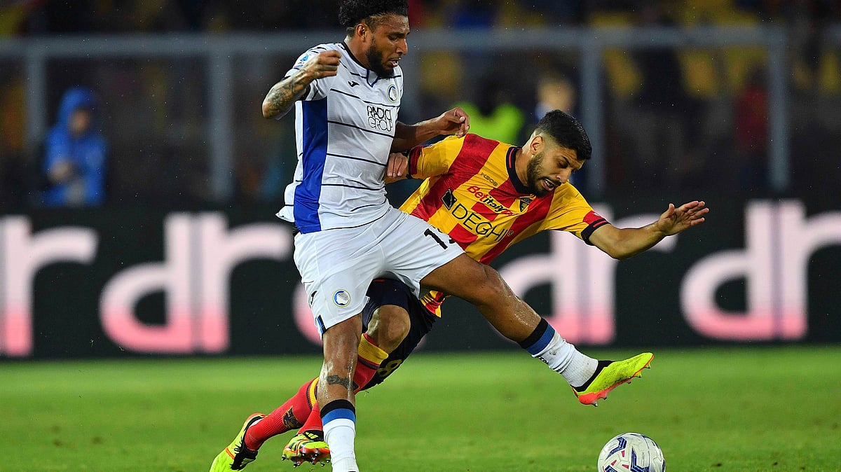 AP : Lecce's Hamza Rafia, right, and Atalanta's Jose' Dos Santos Ederson battle for the ball during the Serie A soccer match between US Lecce and Atalanta BC.