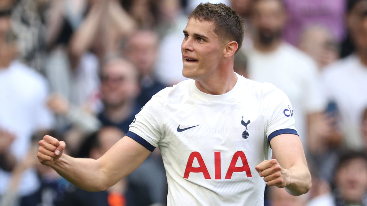 Micky van de Ven's late goal secured three points for Tottenham - null