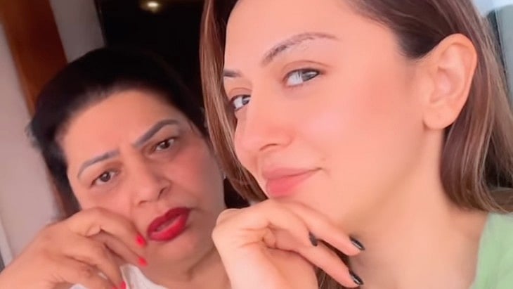 Instagram : Hansika Motwani with her Mom