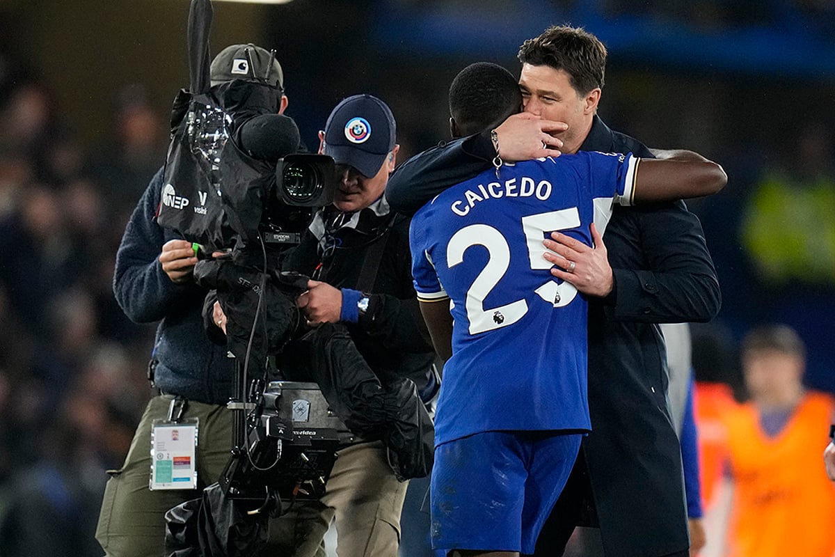 Chelsea's coach Pochettino hugs Moises Caicedo
