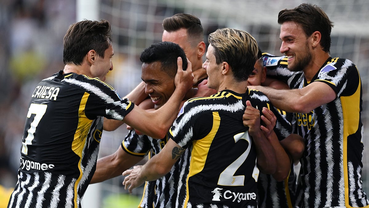 Juventus beat Monza 2-0.