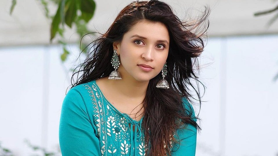 Instagram : Mannara Chopra