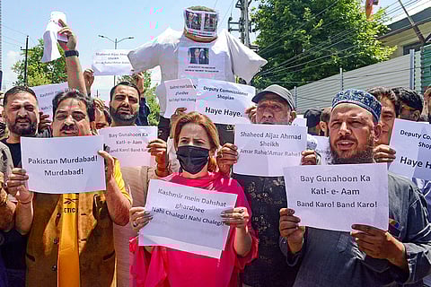 Protest against killing of ex-sarpanch in Srinagar