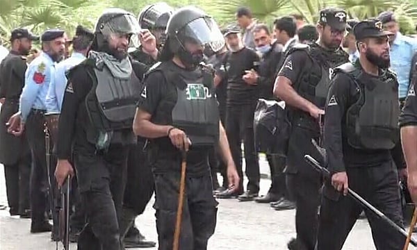 Police & Lawyers Clash In Pakistan’s Punjab Province; Over 25 Injured
