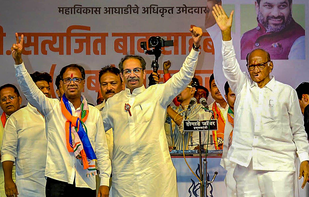 PTI Photo : Shiv Sena (UBT) chief Uddhav Thackeray and NCP (SP) President Sharad Pawar during a public meeting for Lok Sabha polls, in Kolhapur 
