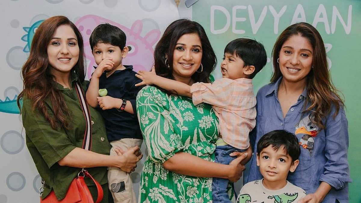 Instagram : Neeti Mohan, Shreya Ghosal and Sunidhi Chauhan along with their kids 