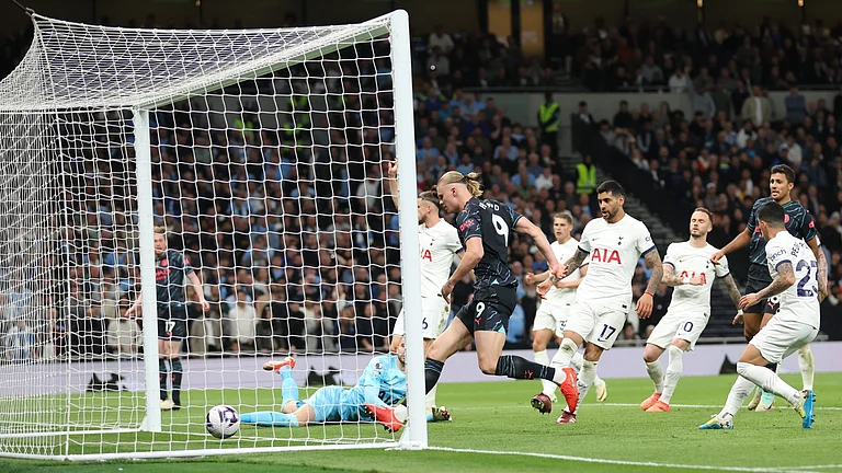 Erling Haaland scores against Spurs - null