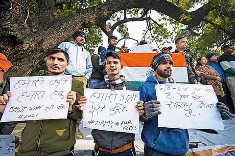 Army and Air Force aspirants protesting against the Agniveer scheme