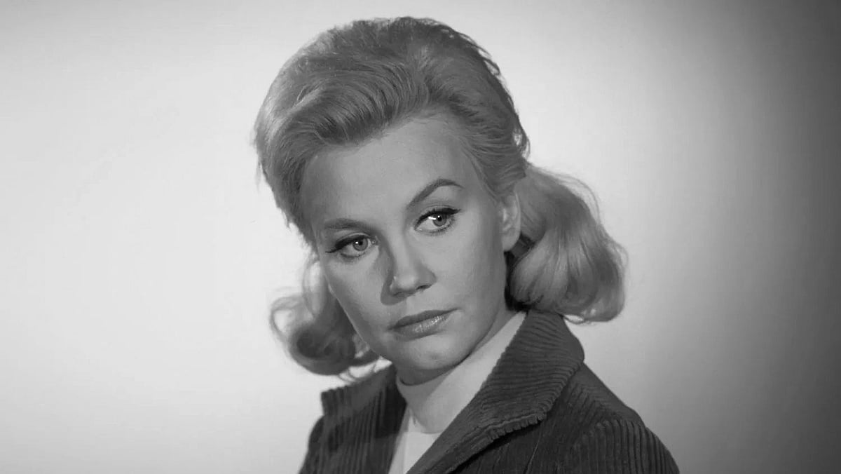 X : Elizabeth MacRae