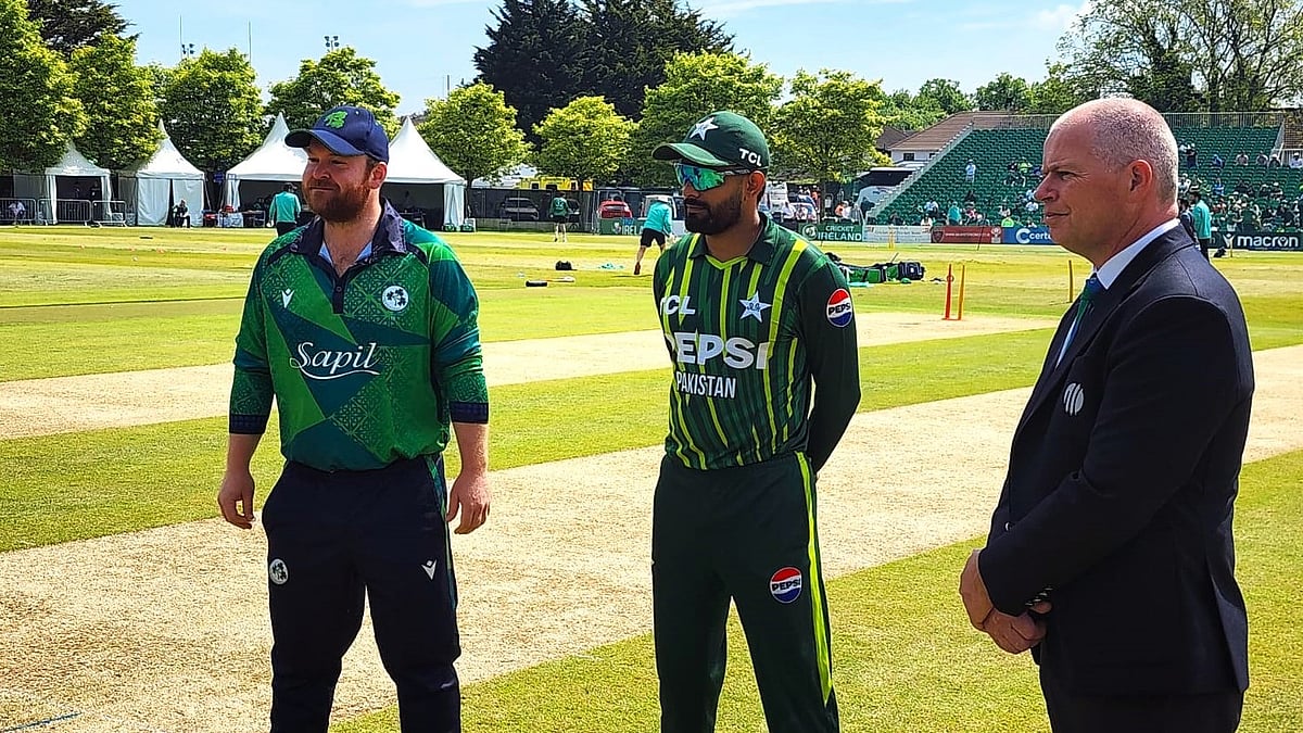 X/@TheRealPCB : Ireland captain Paul Stirling with Pakistan skipper Babar Azam