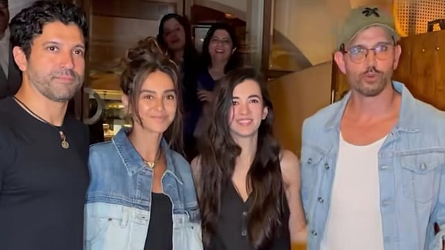 Hrithik Roshan-Saba Azad And Farhan Akhtar-Shibani Dandekar Step Out For A Night Out Together-Watch Videos