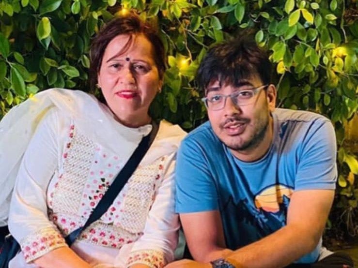 Instagram  : Rishabh Jasuja with his mother |