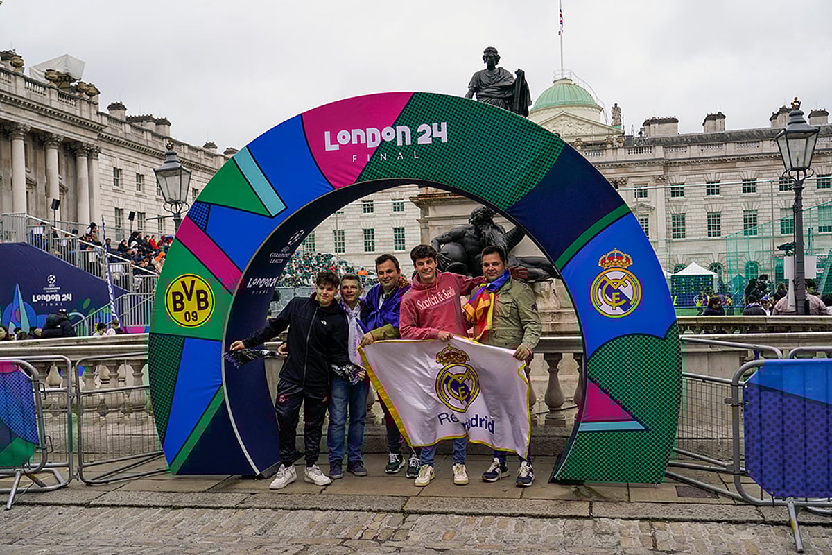 Football Fans at Wembley Stadium photo_1