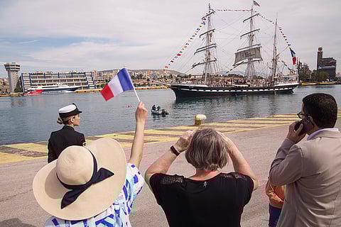 Belem departs with the 2024 Olympic flame