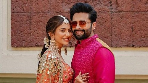 Jackky Bhagnani Shares Video Of His 'Doctor' Rakul Preet Singh; Says 'Bahut Intelligent Hai Yeh'