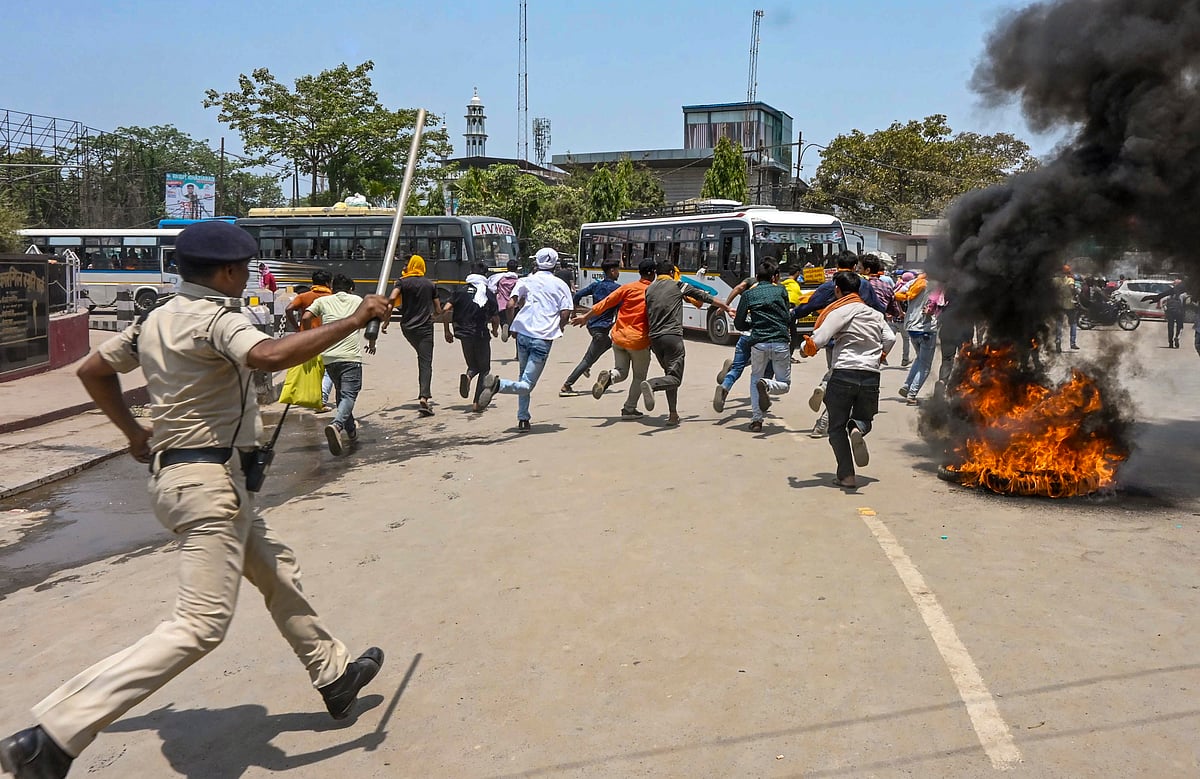 PTI : Students started to protest against the brutal murder of Patna University student