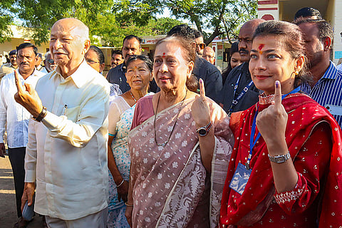 Sushilkumar Shinde votes for 3rd phase
