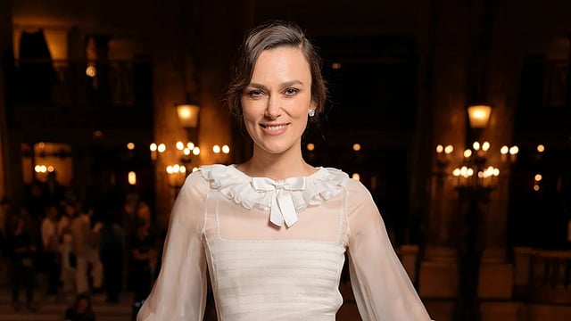 Keira Knightley Makes A Chic Return To Paris Fashion Week In Chanel