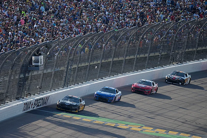 NASCAR Iowa Auto Racing photos_7