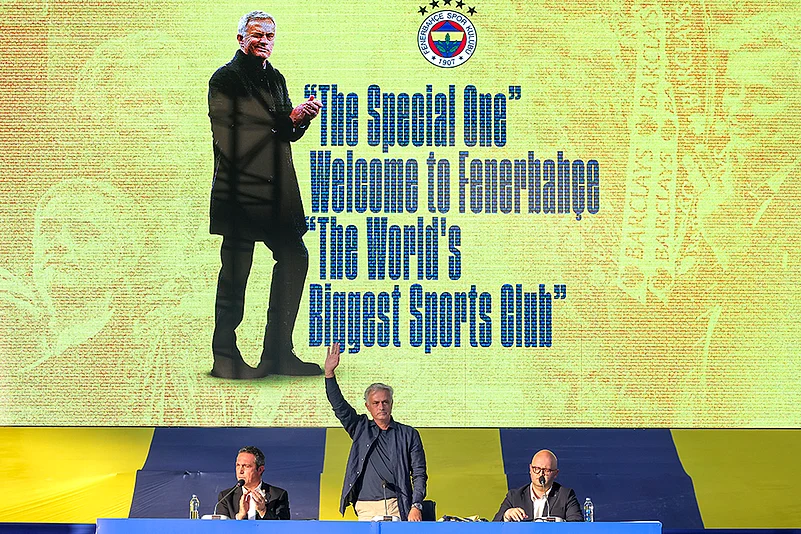 Fenerbahce new coach Jose Mourinho photo_4
