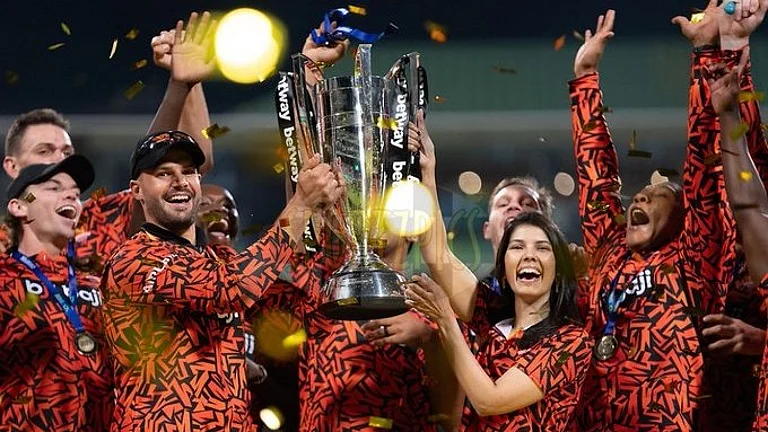 Kavya Maran and Sunrisers Eastern Cape players celebrate with the SA20 trophy in Cape Town on February 10, 2024. - (Photo: X/Mufaddal Vohra)