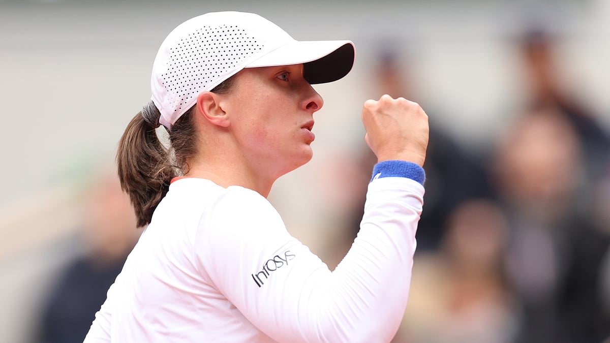 Iga Swiatek eased into the French Open quarter-finals on Sunday