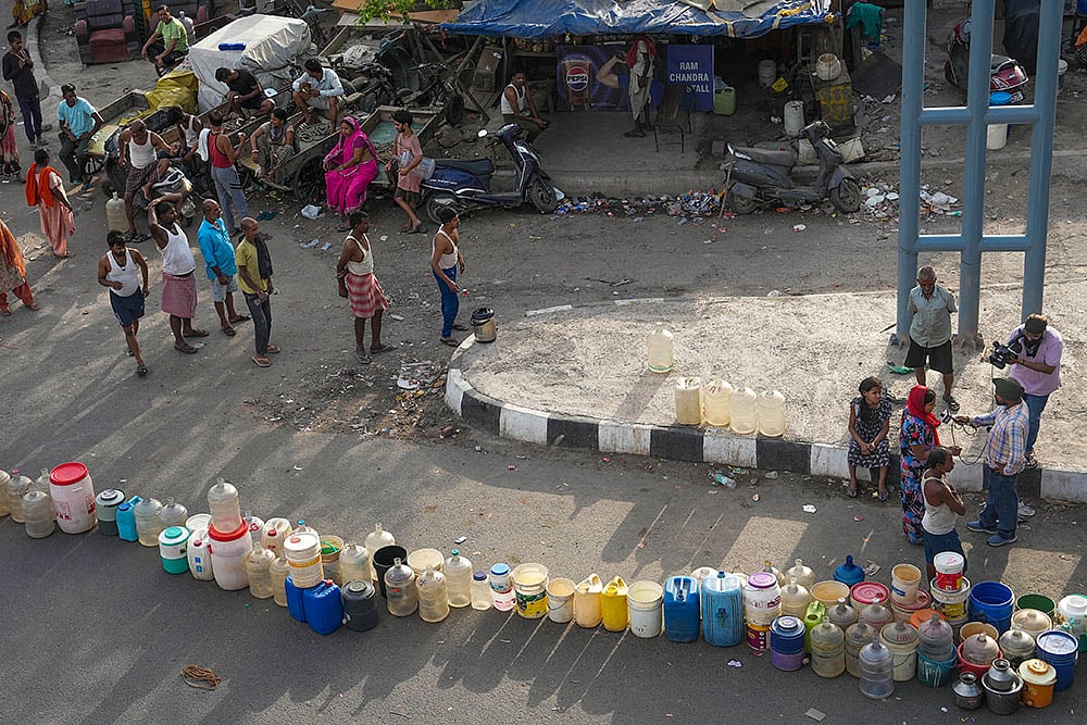 Photo: PTI/Manvender Vashist Lav : Delhi water crisis