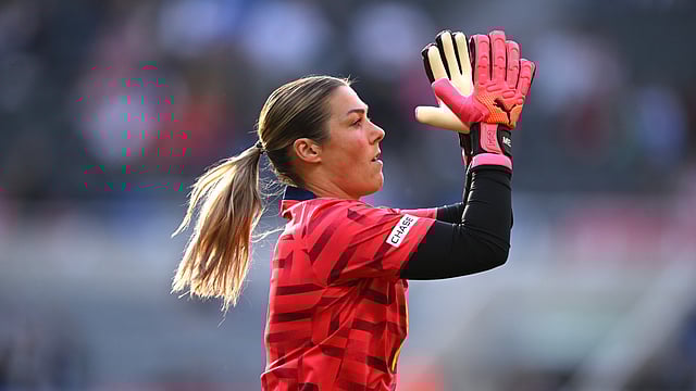England Goalkeeper Mary Earps Leaves Man Utd Ahead Of Anticipated PSG Switch