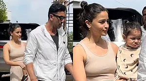 Instagram : Alia Bhatt-Ranbir Kapoor with their daughter Raha