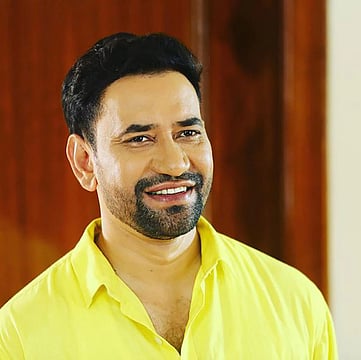 Dinesh Lal Yadav Wishes His 'Nirahua Chalal Sasural' Co-star Pakkhi Hegde On Her Birthday