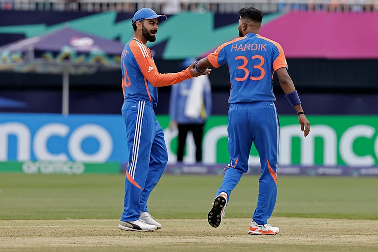 India's Hardik Pandya, right, celebrates with teammate Virat Kohli after the dismissal of United States' captain Aaron Jones during the ICC Men's T20 World Cup cricket match between United States and India at the Nassau County International Cricket Stadium in Westbury, New York, Wednesday, June 12, 2024. - (AP Photo/Adam Hunger)
