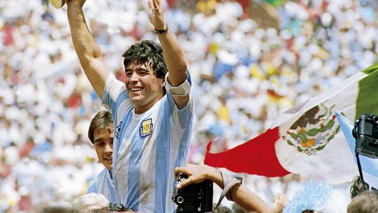 Photo: X/ @the18soccer : Diego Maradona won the golden ball in the 1986 football World Cup.