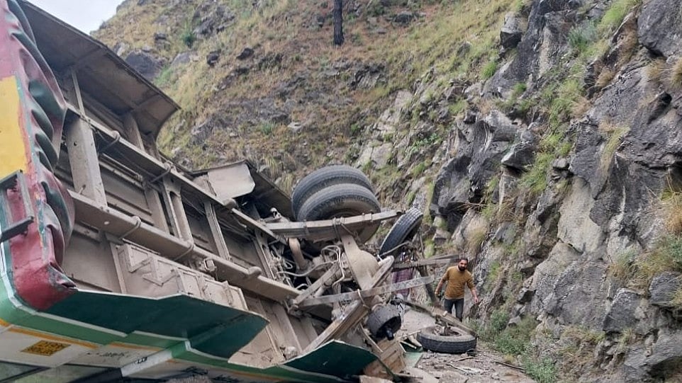 4 Dead, 7 Injured As Bus Crashes In Himachal | - ANI Screengrab