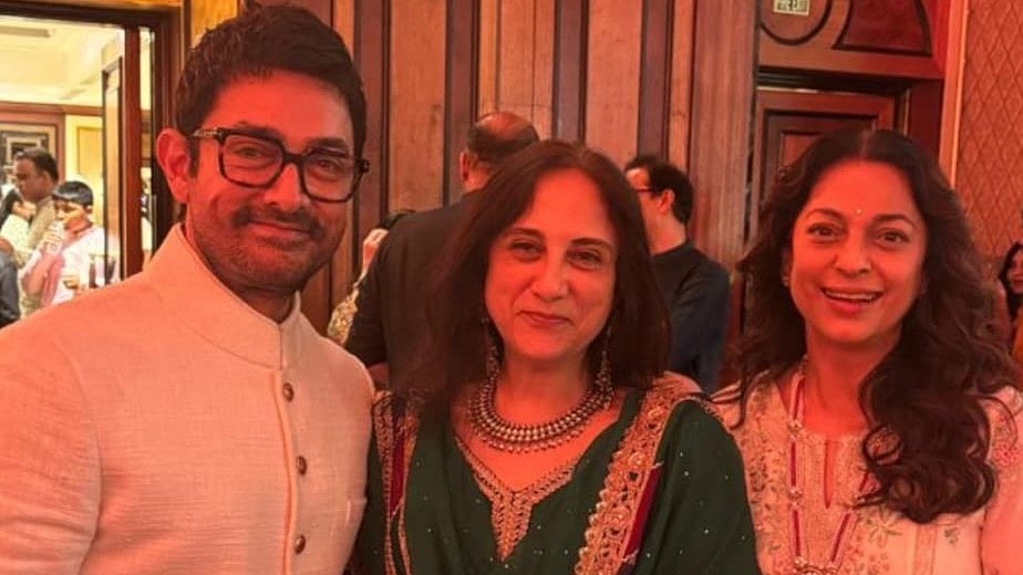 Instagram : Aamir Khan and Juhi Chawla's reunion at the former's mom's birthday