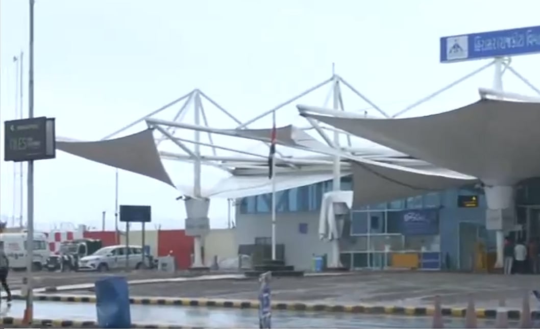 X/@ANI : Collapsed canopy at Gujarat's Rajkot Airport. | 