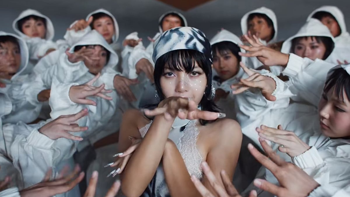 X : Lisa in Rockstar